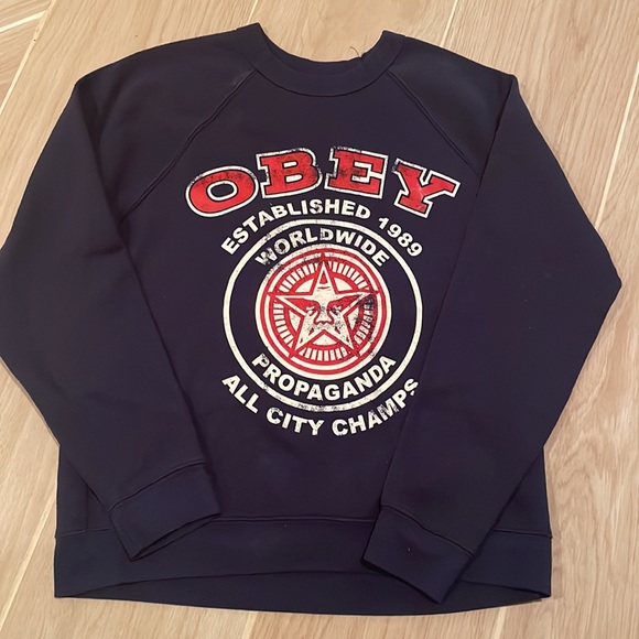 Obey crewneck sweatshirt.Size M in mens.Can be worn oversized for size S women. - Picture 6 of 7